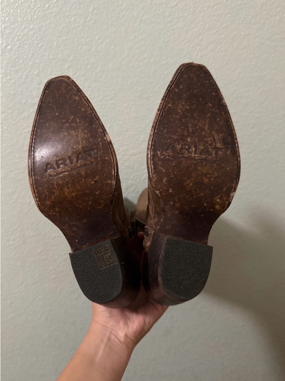 Distressed brown ariat casanovas - Picture 4 of 4
